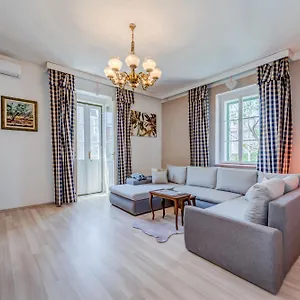 Pape Apartment Split